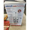 Image 3 : WATERPIK AND BOX OF ASSORTED COLLECTIBLES