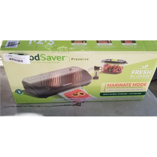 FOODSAVER VACUUM SEALER W/ BUILT IN ROLL STORAGE AND CUTTER
