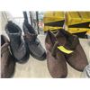 Image 4 : 6 NEW PAIRS OF MENS  BOOTS AND SLIPPERS - VARIOUS SIZES