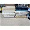 Image 4 : 25 VINTAGE AND COLLECTIBLE COLLECTOR PLATES IN ORIGINAL BOXES