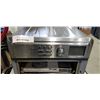 Image 3 : CUISINART STAINLESS DIGITAL OVEN