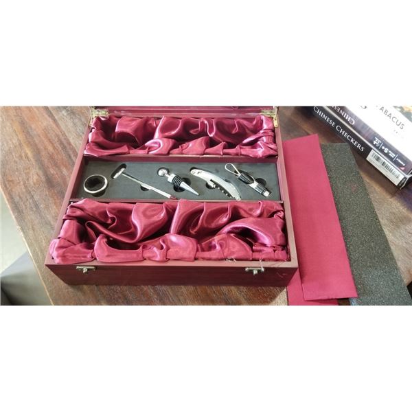 NEW WINE GIFT BOX SET - HOLDS 2 BOTTLES OF WINE AND ACCESORIES