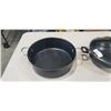 Image 3 : LARGE ROASTING POT W/ LID AND WOK W/ LID