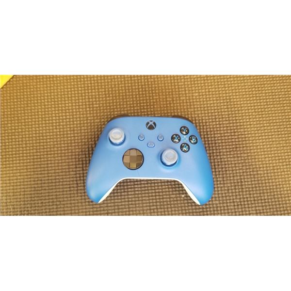 XBOX WIRELESS CONTROLLER - TESTED WORKING, RETAIL $79