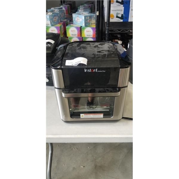 AS NEW INSTANT POT VORTEX PLUS 10QT AIR FRY OVEN - TESTED WORKING, RETAIL $199