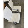 Image 2 : 2 WHITE LEATHER ROLLING MODERN OFFICE CHAIRS