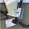 Image 5 : SHARK DETECT CLEAN CORDLESS VACUUM WORKING WITH CHARGING STAND