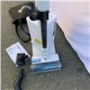 Image 6 : SHARK DETECT CLEAN CORDLESS VACUUM WORKING WITH CHARGING STAND