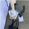 Image 7 : SHARK DETECT CLEAN CORDLESS VACUUM WORKING WITH CHARGING STAND