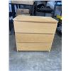 Image 1 : 3 DRAWER DRESSER