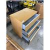 Image 2 : 3 DRAWER DRESSER