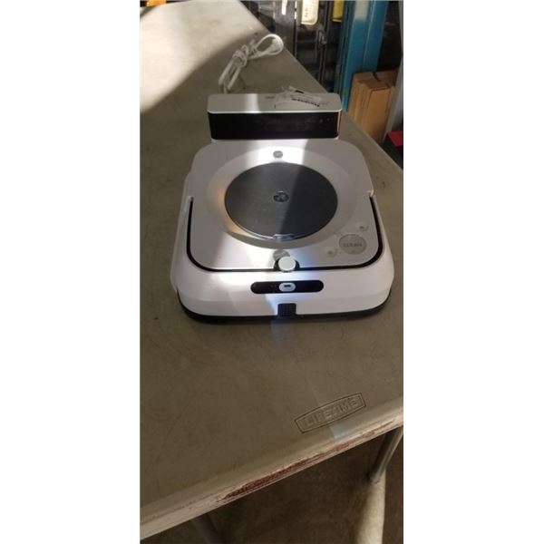 IROBOT BRAVO JET MOPPING ROBOT WORKING