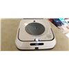 Image 2 : IROBOT BRAVO JET MOPPING ROBOT WORKING