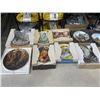 Image 2 : 25 VINTAGE AND COLLECTIBLE COLLECTOR PLATES IN ORIGINAL BOXES