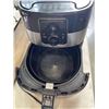 Image 2 : FRIDGIDAIRE BASKET AIR FRYER AND COAT HANGER SHELF