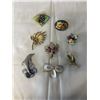 Image 1 : COLLECTION OF VINTAGE BROOCHES SOME SIGNED OR MARKED