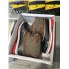 Image 2 : 2 NEW WOMENS SIZE 10 WINTER BOOTS AND PAIR OF SLIPPERS