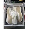 Image 3 : 2 NEW WOMENS SIZE 10 WINTER BOOTS AND PAIR OF SLIPPERS