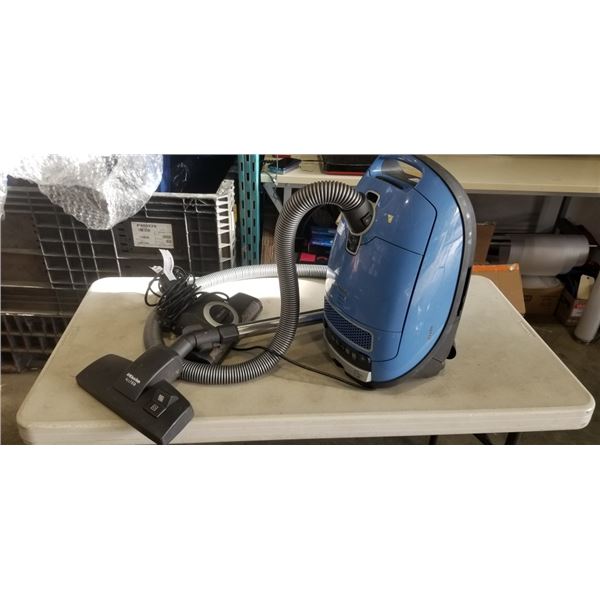 MIELE CANNISTER VACUUM WORKING