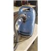 Image 2 : MIELE CANNISTER VACUUM WORKING