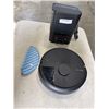Image 1 : I ROBOT ROOMBA 105 ROBOT VACUUM WORKING
