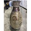 Image 2 : WICKER PLANTER ARTIFICIAL BOUQUET AND VASE