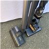 Image 4 : SAMSUNG JET 90 CORDLESS VACUUM WORKING WITH CHARGING STAND, ACCESSORIES AND EXTRA BATTERY
