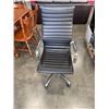 Image 1 : BLACK LEATHER MODERN ROLLING OFFICE CHAIR