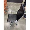 Image 2 : BLACK LEATHER MODERN ROLLING OFFICE CHAIR