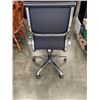 Image 4 : BLACK LEATHER MODERN ROLLING OFFICE CHAIR