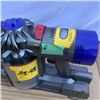 Image 7 : DYSON V8 ANIMAL CORDLESS VACUUM WORKING WITH CHARGER AND ACCESSORIES