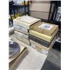 Image 5 : 25 VINTAGE AND COLLECTIBLE COLLECTOR PLATES IN ORIGINAL BOXES