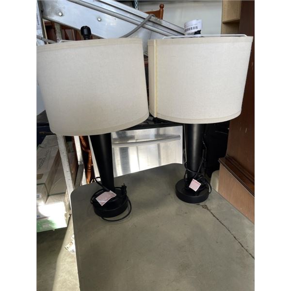 PAIR OF MODRN BLACK TABLE LAMPS