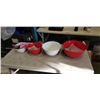 Image 3 : 4 NEW KITCHEN NESTING MIXING BOWLS AND NEW UTENSILS