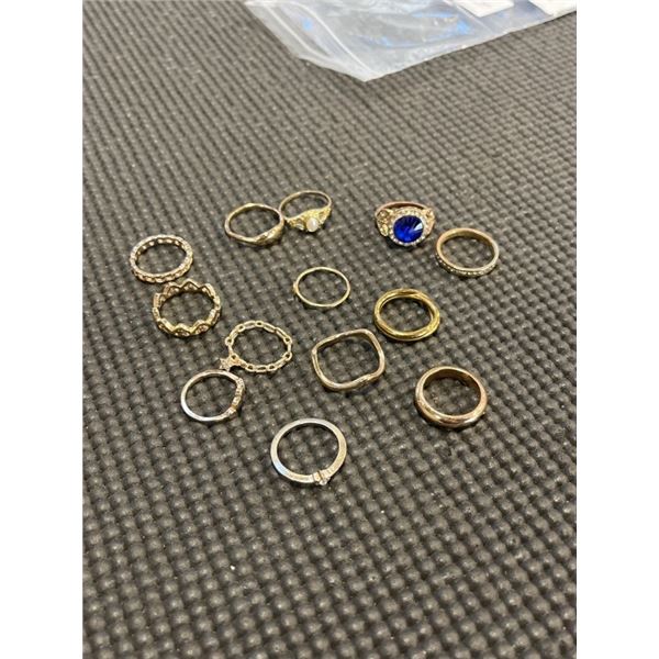 LADIES GOLD TONE RINGS