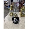 Image 3 : 2 BRASS LANTERNS, AND VINTAGE OIL LAMP AND 2 EXTRA SHADES