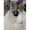 Image 4 : 2 BRASS LANTERNS, AND VINTAGE OIL LAMP AND 2 EXTRA SHADES
