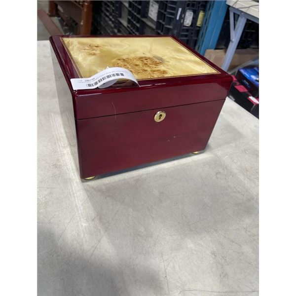 LAQUERED JEWELLERY BOX W/ CONTENTS