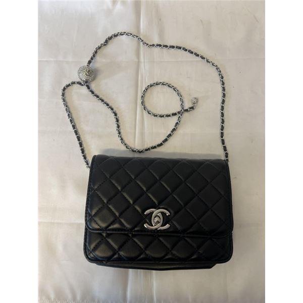 CHANEL PURSE WITH ADJUSTABLE STRAP, UNAUTHENTICATED