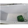Image 4 : Frigidaire White 7' Rolling Chest Freezer