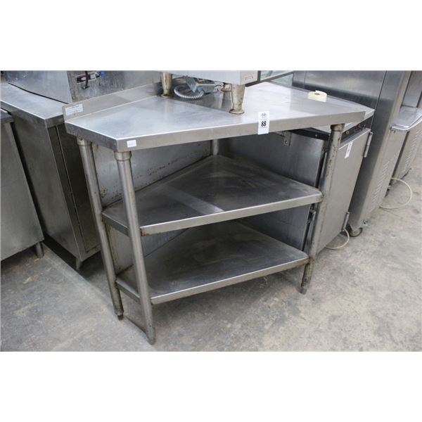 S/S Corner Table w/Lip/Double Undershelf