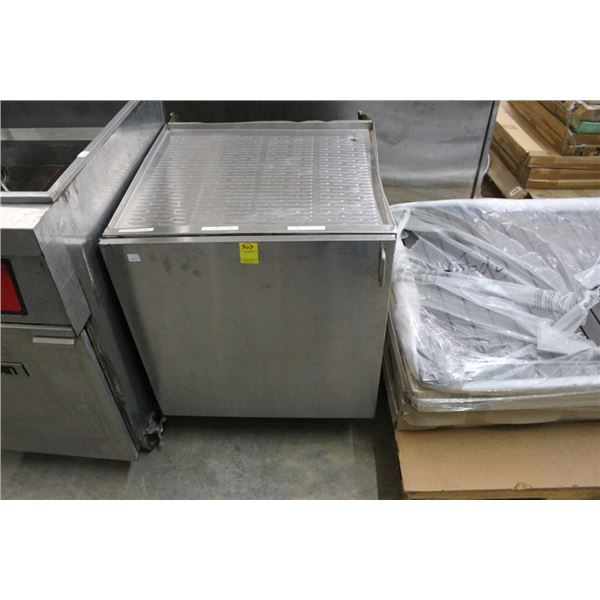 S/S Backbar w/Drain/Storage