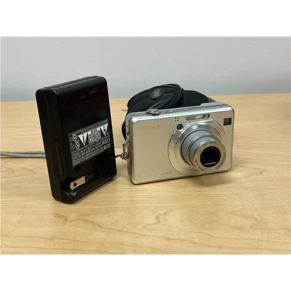 Sony Cyber-Shot Digital Camera DSC-W100 8.1 megapixel with Battery/charger/case - not tested