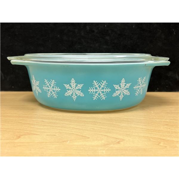 Pyrex Turquoise With White Snowflakes 1.5 Qt. Casserole & Lid 043
