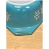 Image 3 : Pyrex Turquoise With White Snowflakes 1.5 Qt. Casserole & Lid 043