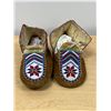 Image 4 : First Nations Beaded Moccasins - foot approx: 9 x 3.5" and 4.5" tall (see photos)