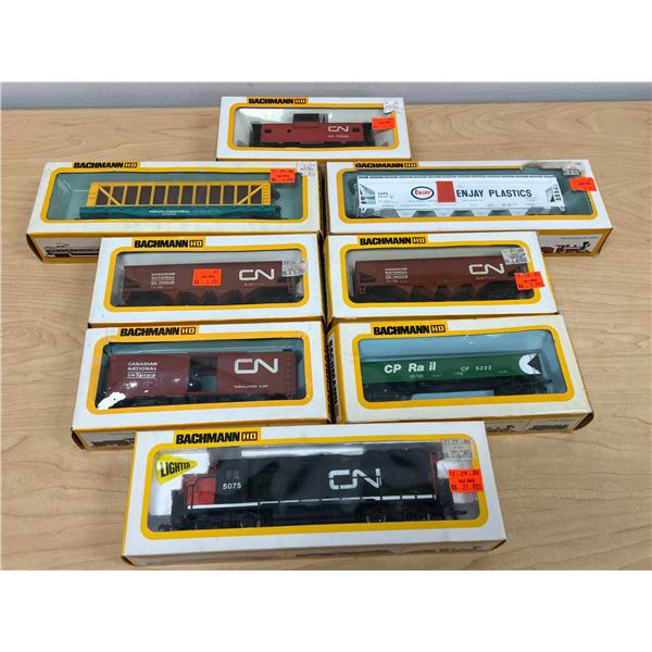 Bachmann HO Scale CN Engine & Various Train cars - see all photos
