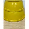 Image 3 : Yellow Pyrex Nesting Mixing Bowls - largest 2.5 Qt. - see all photos