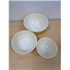 Image 4 : Yellow Pyrex Nesting Mixing Bowls - largest 2.5 Qt. - see all photos