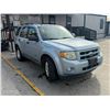 Image 2 : FORD  ESCAPE 2009 O/S TITLE 2 DAYS